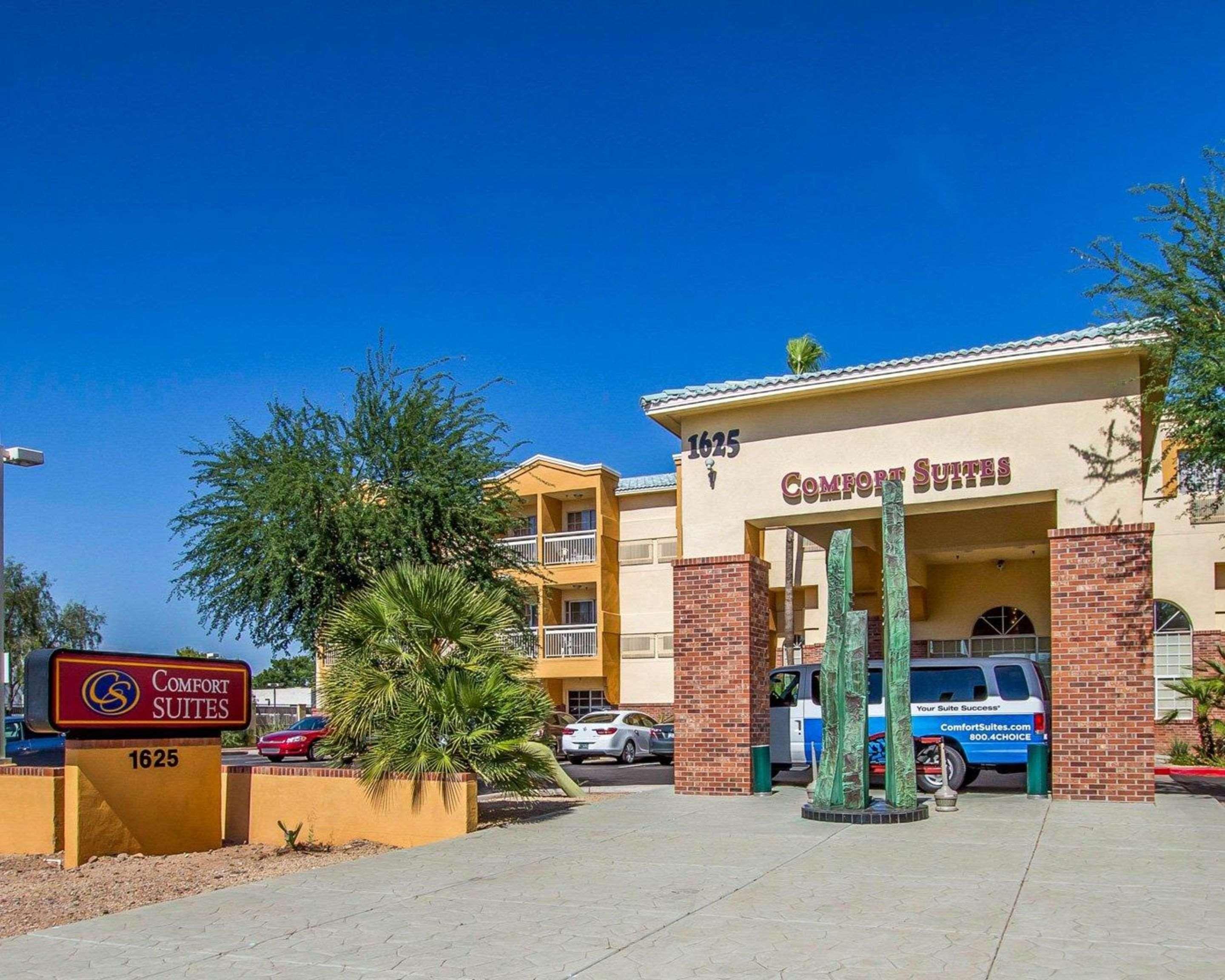 Comfort Suites Phoenix Airport Tempe Exterior photo