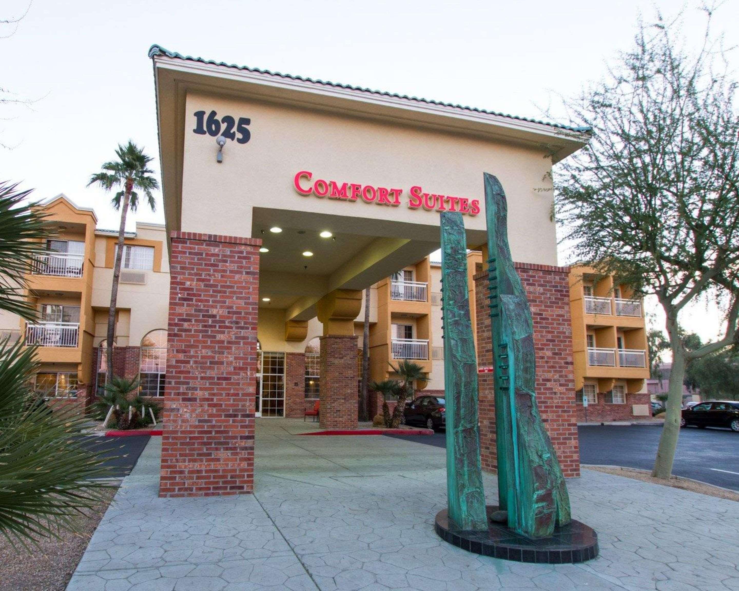 Comfort Suites Phoenix Airport Tempe Exterior photo